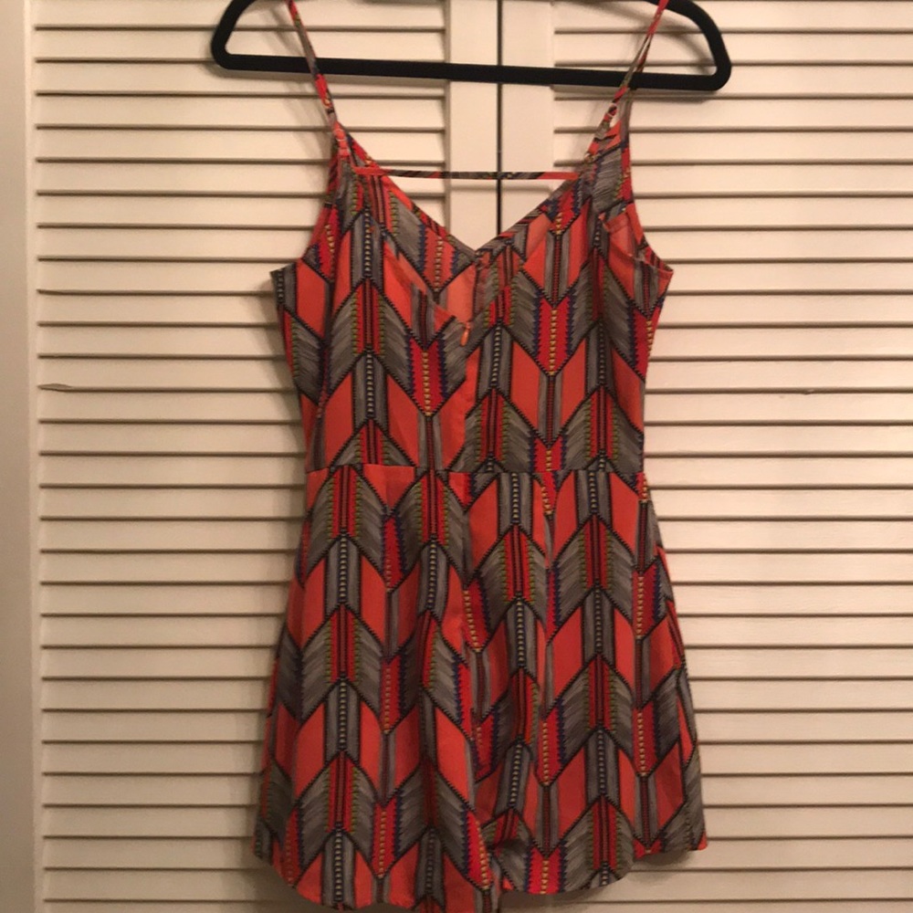 Lush pattern romper - Picture 2 of 4